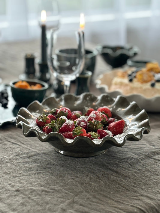 Large Ruffle Bowl